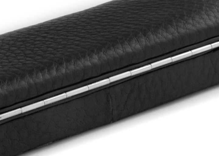 Close-up of the polished metal piano hinge and the resilient, glove-soft Chervo calfskin leather on the F. Hammann 3883.