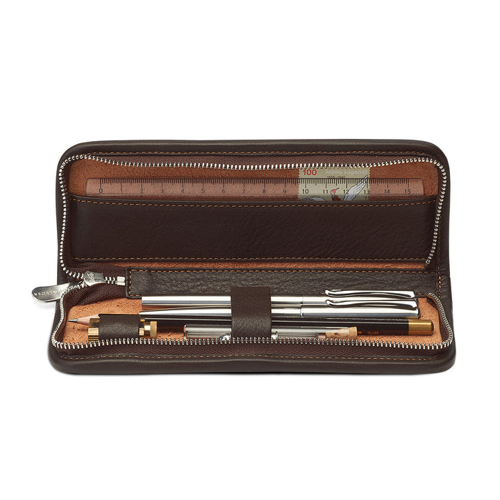 Interior layout of the open Sonnenleder Böll Leather Pencil Case in Mocha Brown, featuring 5 leather-covered loops and a dedicated slip pocket holding a 17cm ruler and accessories.