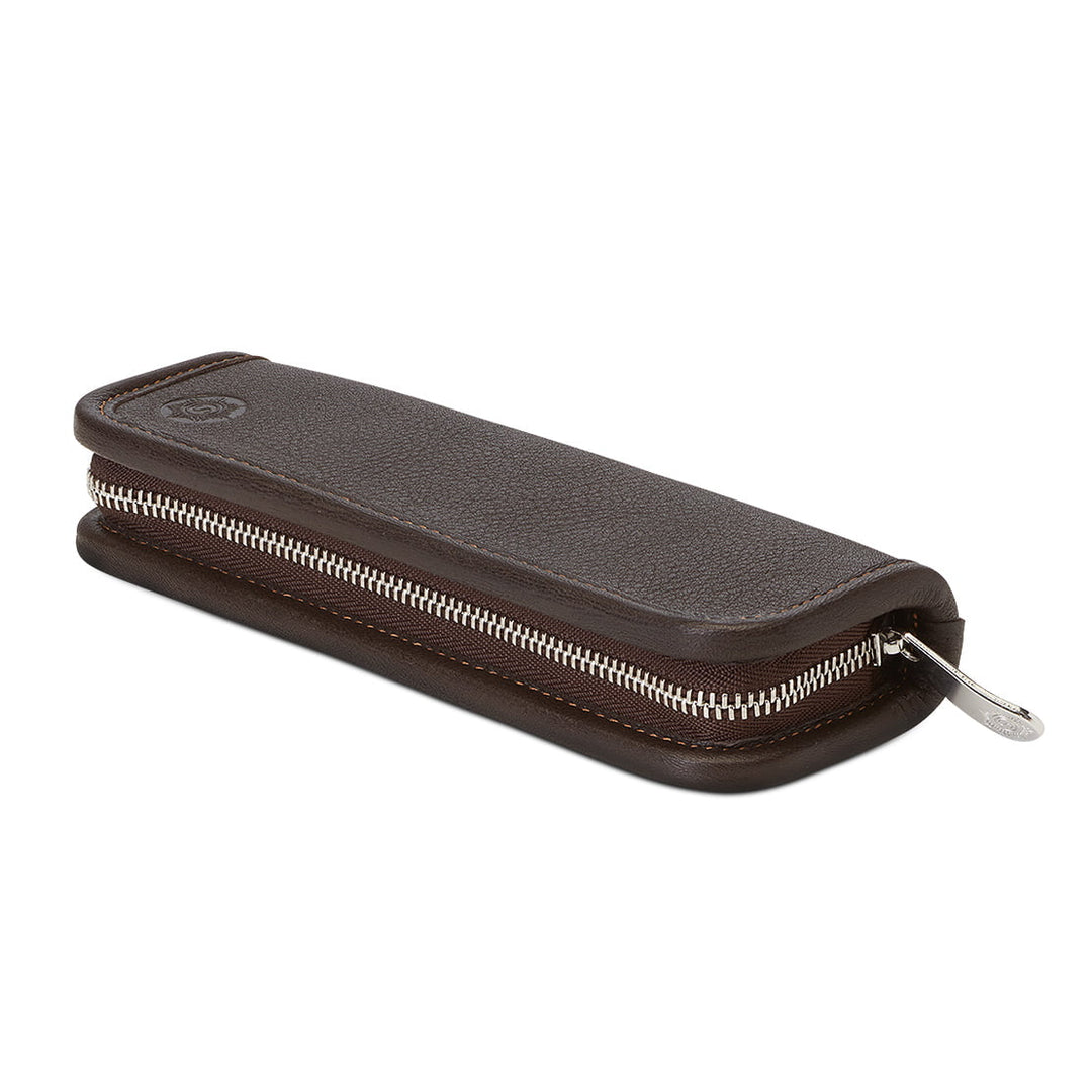 Side perspective of the Mocha Brown Sonnenleder Grass leather pen case highlighting the premium silver zipper and the durable, heritage-style stitching.