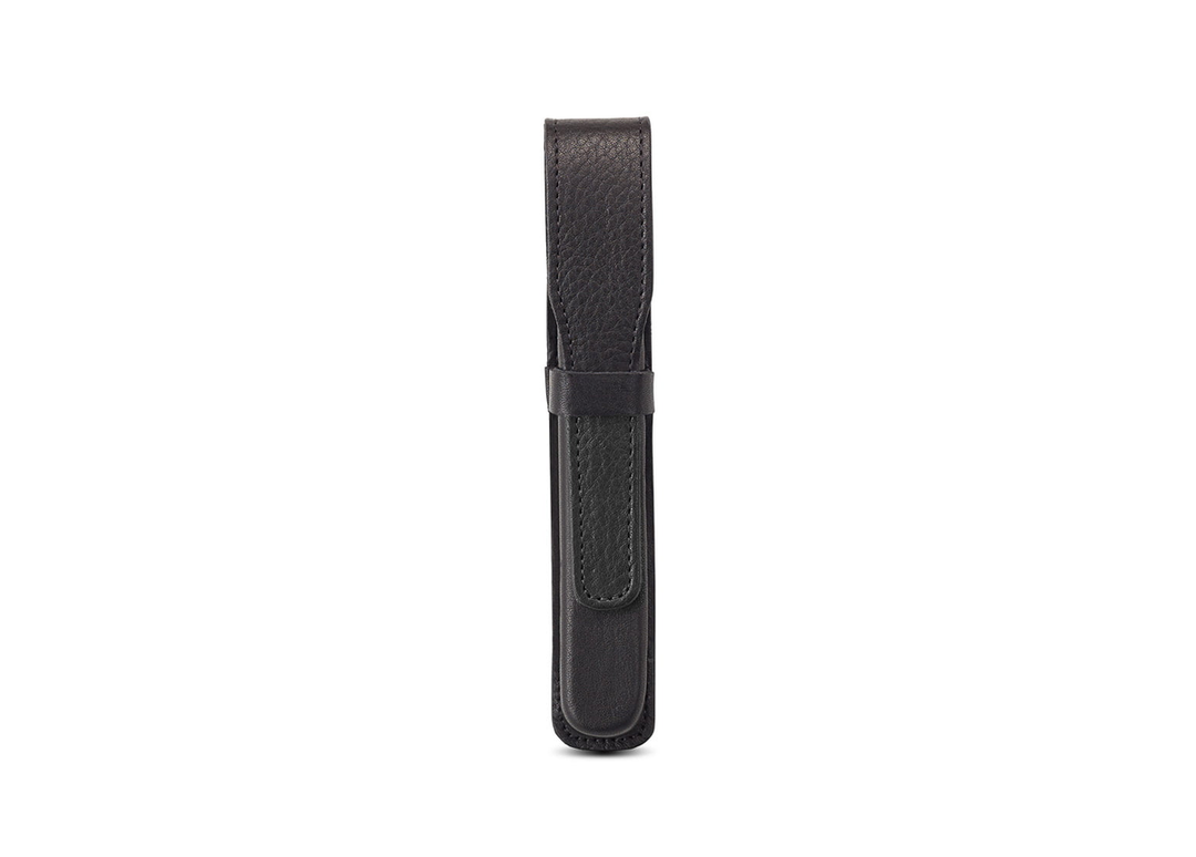 Front vertical view of the closed Sonnenleder Handke single pen case in Black, featuring the deep matte-satin vegetable-tanned leather and the traditional wet-molded tuck-tab closure.