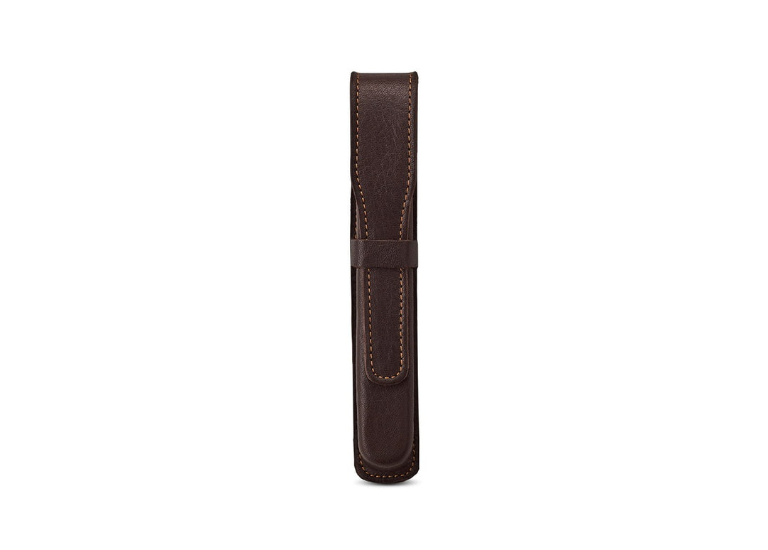 Front vertical view of the closed Sonnenleder Handke single pen case in Mocha Brown, showcasing the rich chocolate-toned leather, vibrant contrast stitching, and traditional wet-molded tuck-tab closure.
