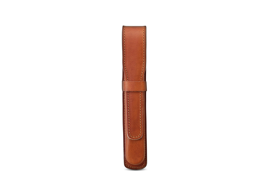 Front vertical view of the closed Sonnenleder Handke single pen case in Natural, showcasing the wet-molded rigid structure and the traditional leather tuck-tab closure.
