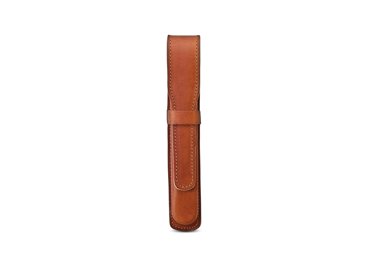 Front vertical view of the closed Sonnenleder Handke single pen case in Natural, showcasing the wet-molded rigid structure and the traditional leather tuck-tab closure.