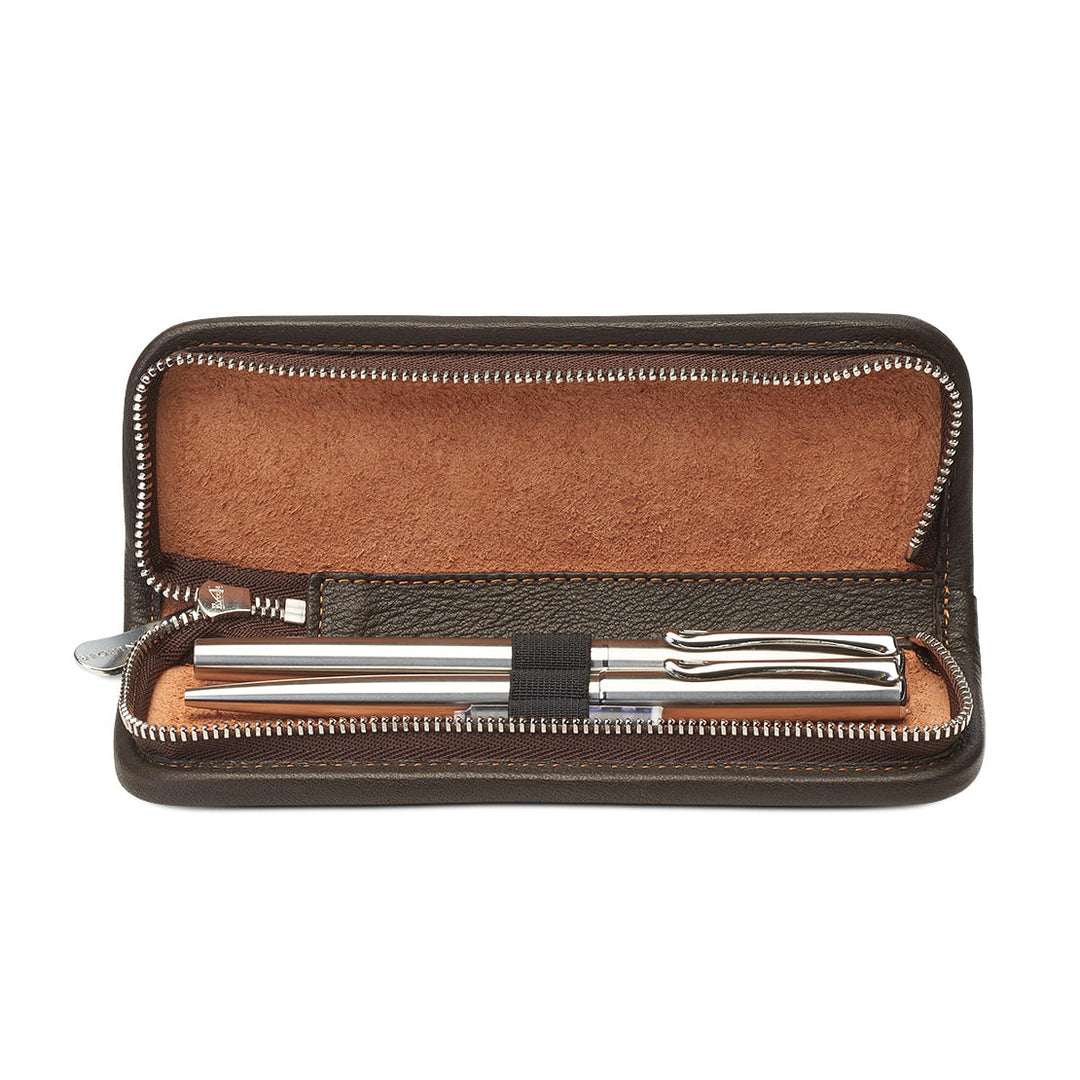 Interior view of the open Sonnenleder Richter pen case in Mocha Brown, showcasing the 3 secure woven rubber loops holding a fountain pen in a minimalist, slim layout.