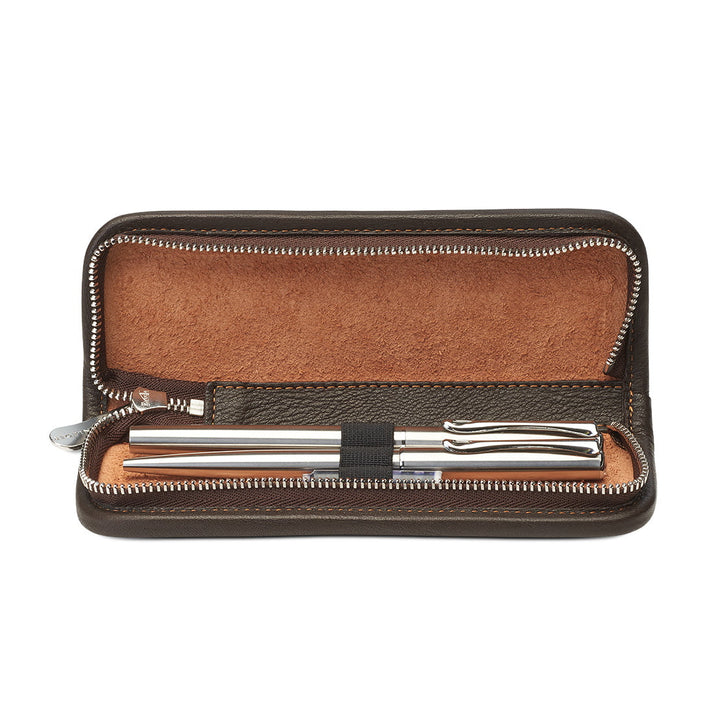 Interior view of the open Sonnenleder Richter pen case in Mocha Brown, showcasing the 3 secure woven rubber loops holding a fountain pen in a minimalist, slim layout.