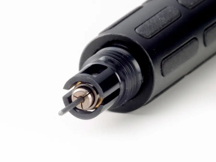 Internal brass clutch and knock mechanism of Pentel Graph 1000 ensuring consistent lead advancement even if the tip is loose.
