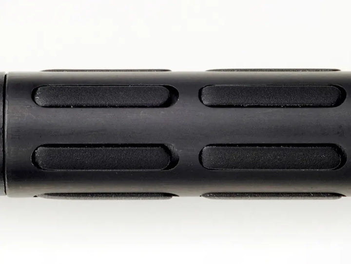 Ergonomic hybrid grip of Pentel Graph 1000 combining nonslip rubber ribs with a high-stability metal chassis.