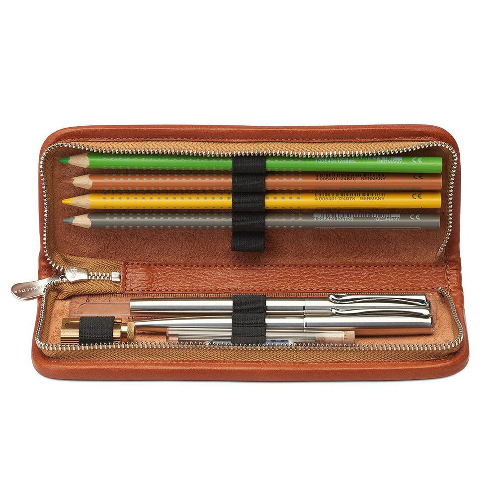 Interior view of the open Sonnenleder Lenz pencil case in Natural, showcasing the 9 secure loops, eraser loop, and a ruler inserted beneath the fountain pen loop.